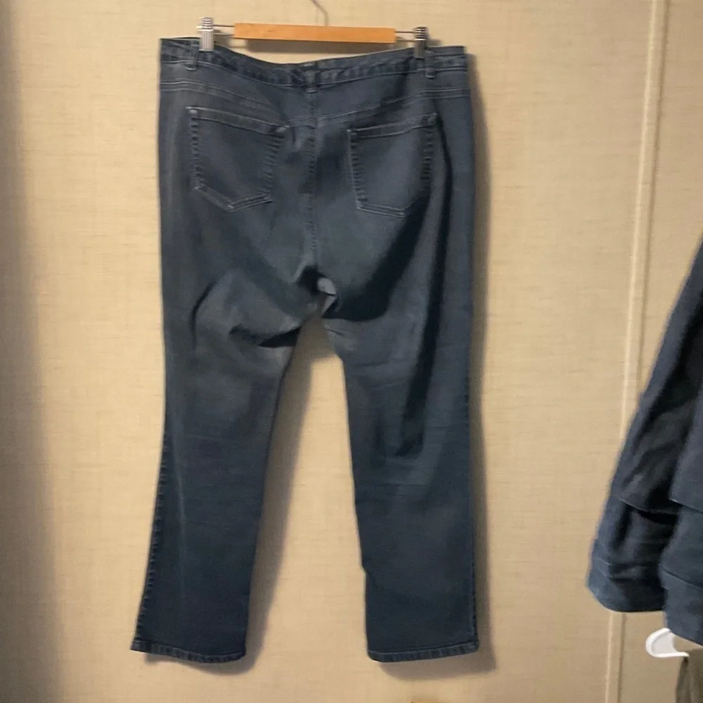 Women’s classic fit jeans - Picture 2 of 2